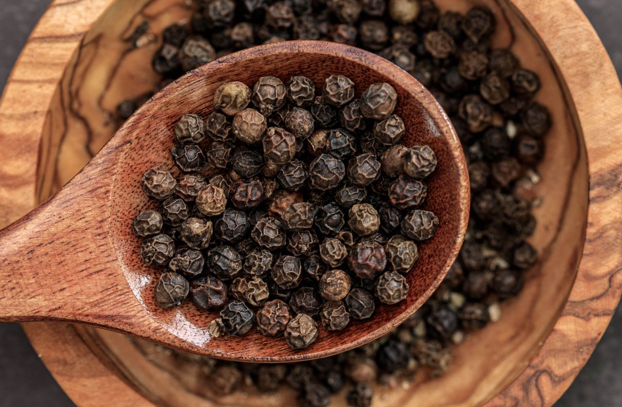 Mastering the First Impression: Your intriguing post title goes here High-quality macro shot of black peppercorns in a wooden spoon on a bowl.